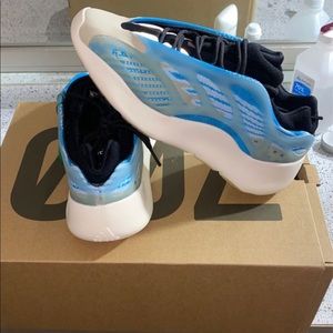 Adidas Yeezy 700 V3 "ARZARETH"